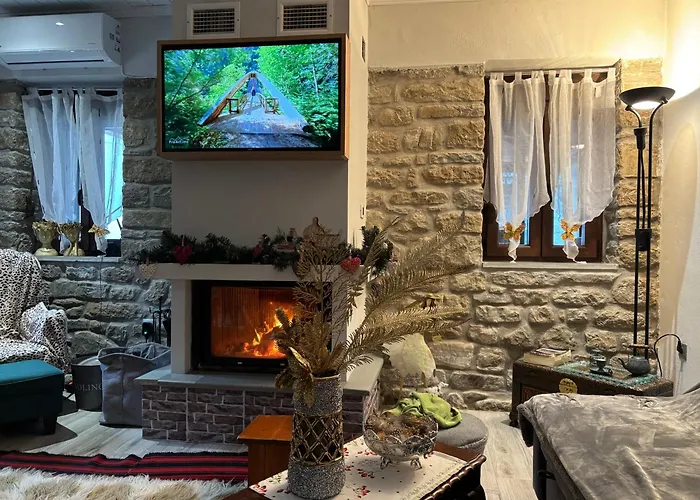 Stonehouse Karidis