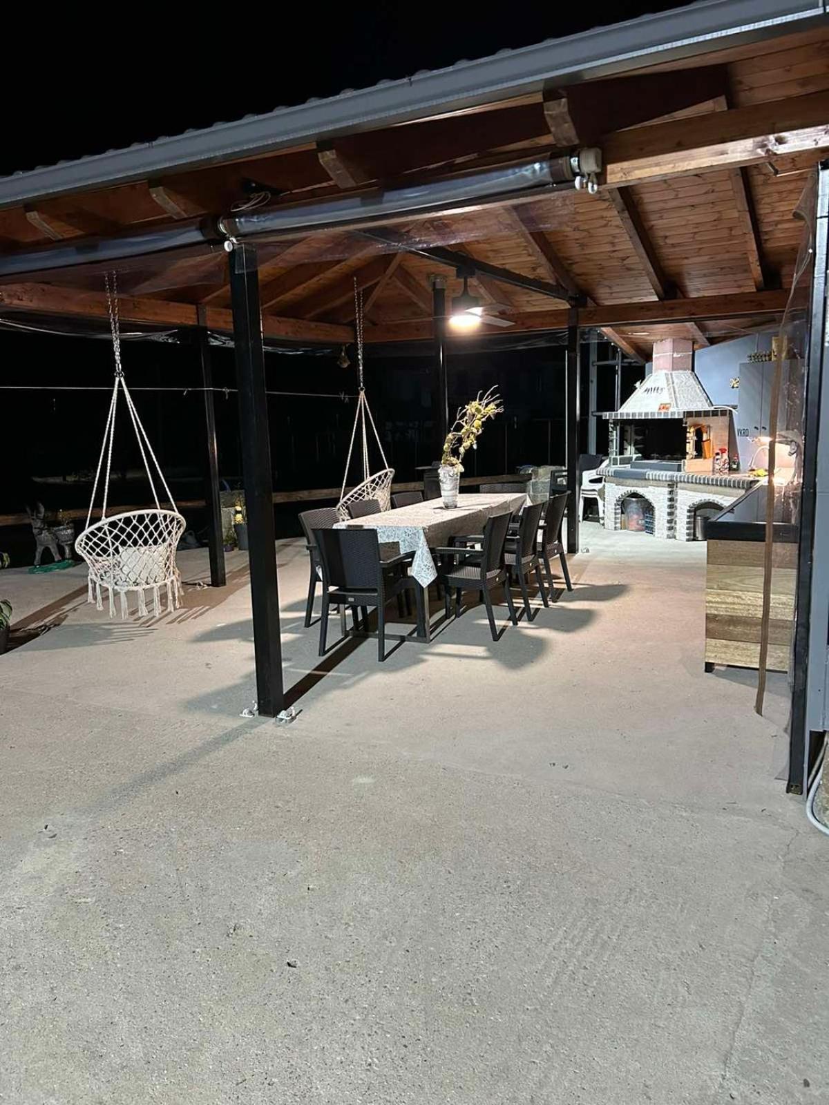 Stonehouse Karidis * Agnanta
