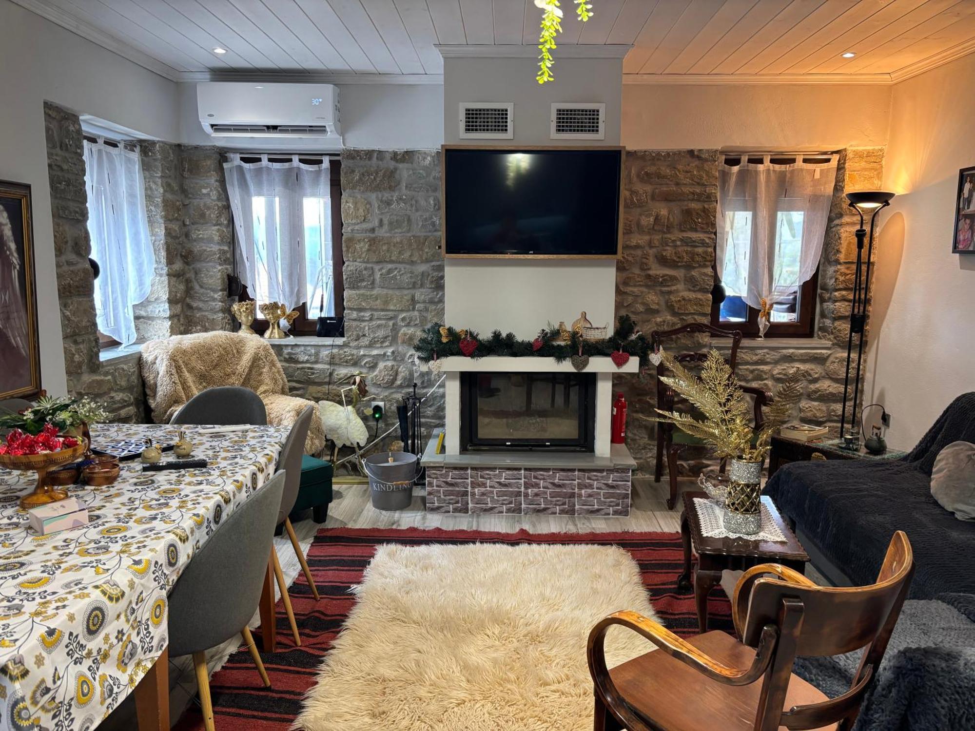 Stonehouse Karidis